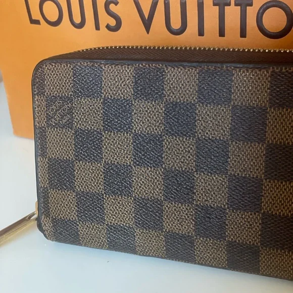 Louis Vuitton Zippy Wallet - Picture 5 of 11